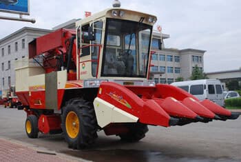 corn harvesting machine