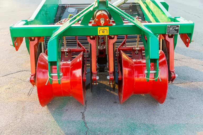 depth control mechanism of a potato side-discharge harvesting machine